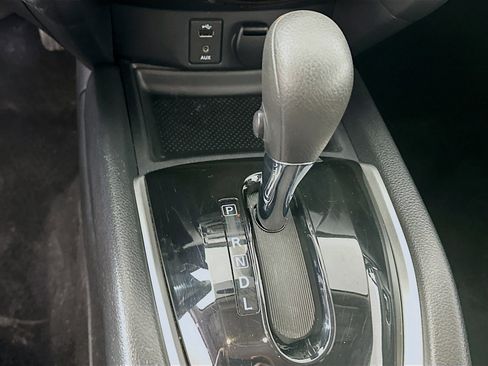 Used 2016 Nissan Rogue S AWD/4WD image 23