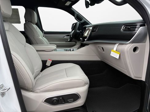 New 2026 Jeep Grand Wagoneer L 2WD image 24