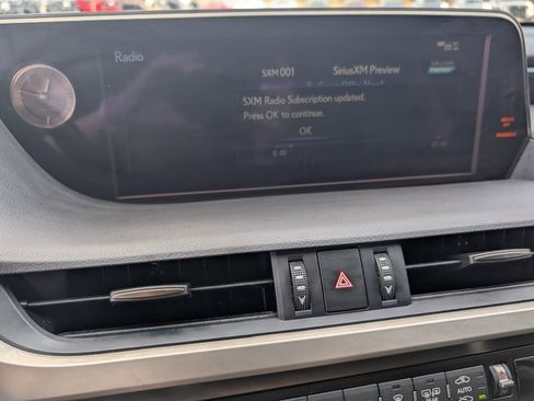 Used 2019 Lexus ES 300h w/ Premium Package image 13