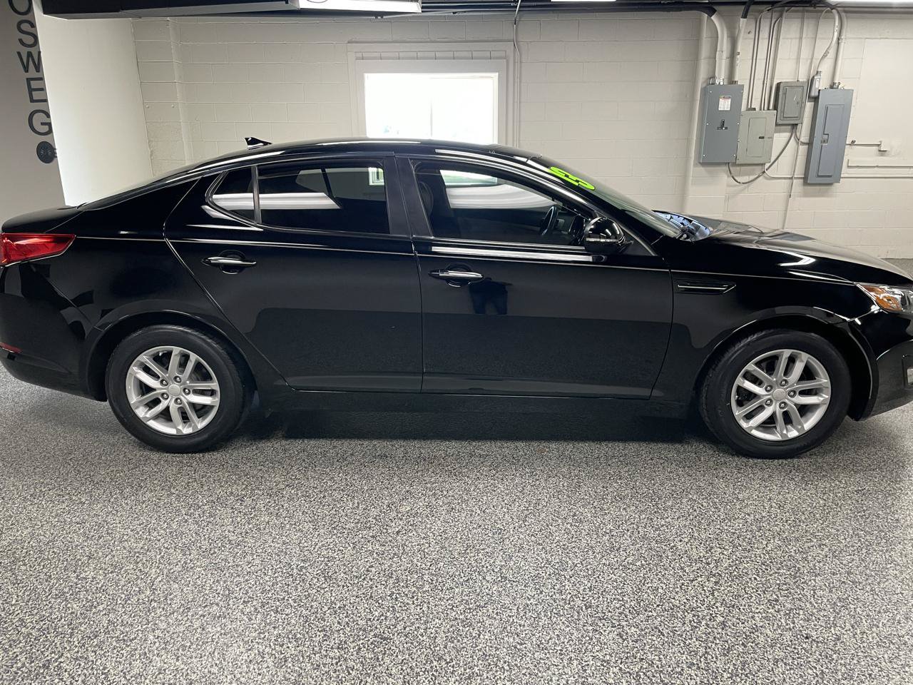 Used 2013 Kia Optima LX FWD image 3