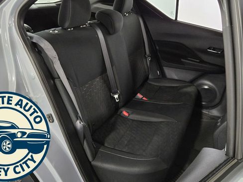 Used 2024 Nissan Kicks SV image 29