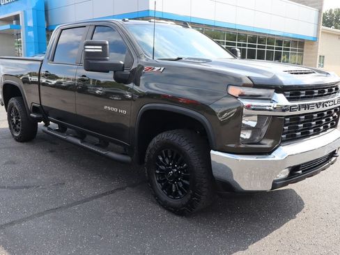 Used 2022 Chevrolet Silverado 2500 LT w/ Convenience Package AWD/4WD image 2