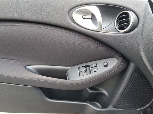 Used 2017 Nissan 370Z Coupe RWD image 12