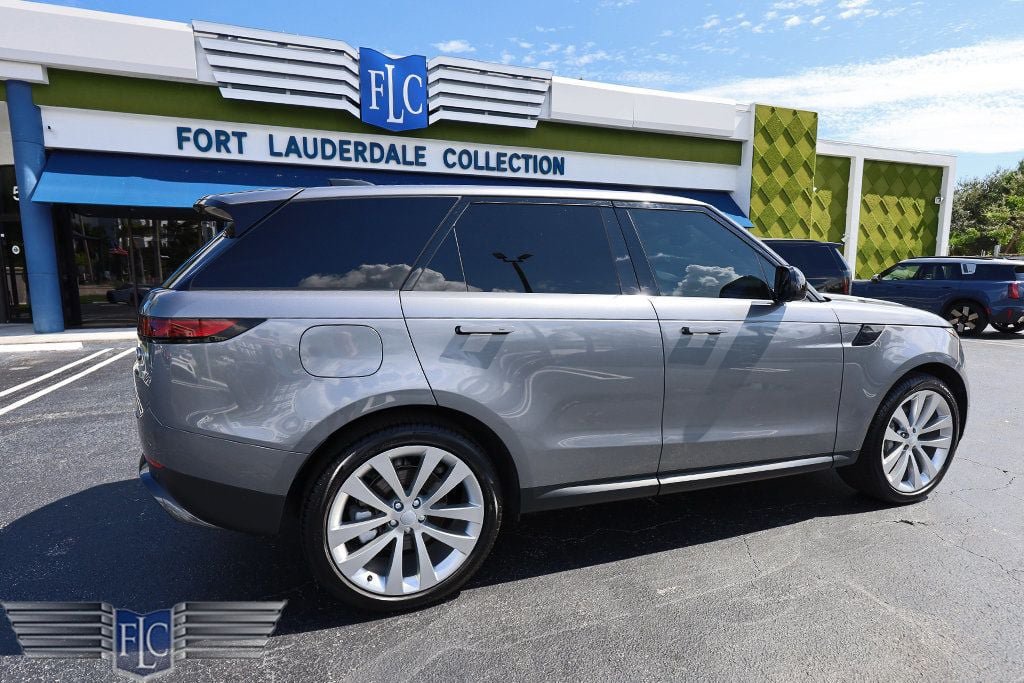 Used 2023 Land Rover Range Rover Sport SE AWD/4WD image 6