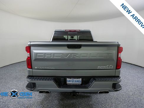 Used 2025 Chevrolet Silverado 1500 High Country w/ Technology Package AWD/4WD image 6