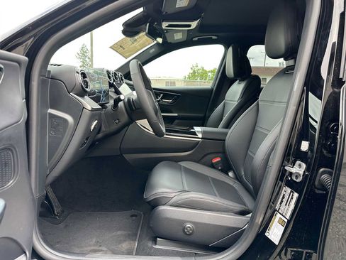 Used 2025 Mercedes-Benz GLC 300 4MATIC image 22