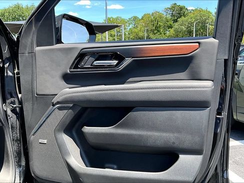 Used 2026 GMC Yukon Denali AWD/4WD image 27