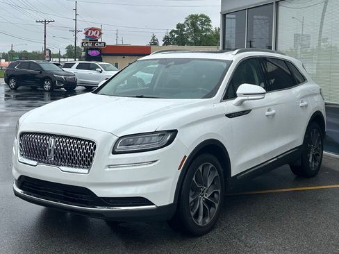 Used 2023 Lincoln Nautilus Reserve AWD/4WD image 3