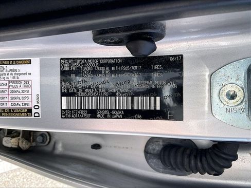 Used 2017 Toyota 4Runner SR5 AWD/4WD image 33