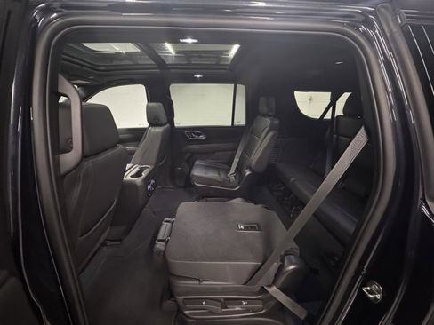 Used 2023 Chevrolet Suburban Z71 w/ Luxury Package image 12