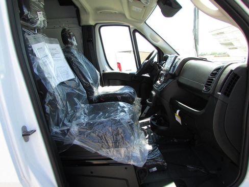 Used 2025 RAM ProMaster 2500 w/ Convenience Group image 14