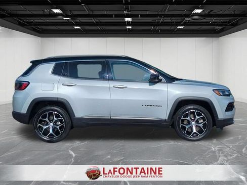 Used 2024 Jeep Compass Limited AWD/4WD image 6