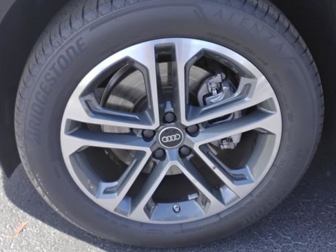 Used 2025 Audi Q5 Premium w/ Convenience Package image 12