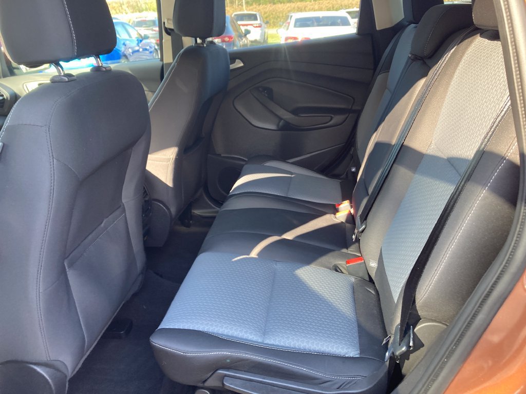 Used 2017 Ford Escape SE w/ SE Cold Weather Package AWD/4WD image 32