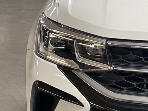 Used 2022 Volkswagen Taos SEL image 5