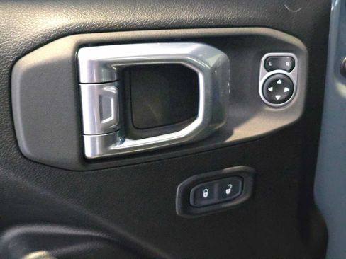 Used 2024 Jeep Wrangler Unlimited AWD/4WD image 22