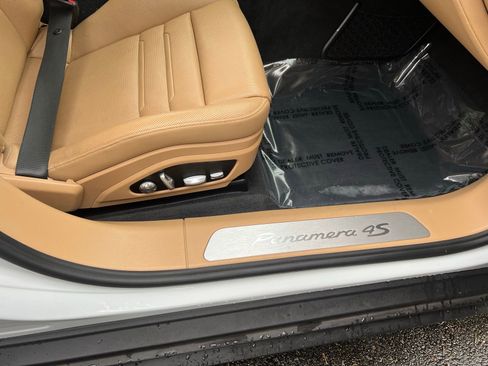 Used 2018 Porsche Panamera 4S image 34