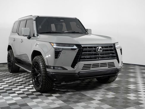 Used 2025 Lexus GX 550 image 10