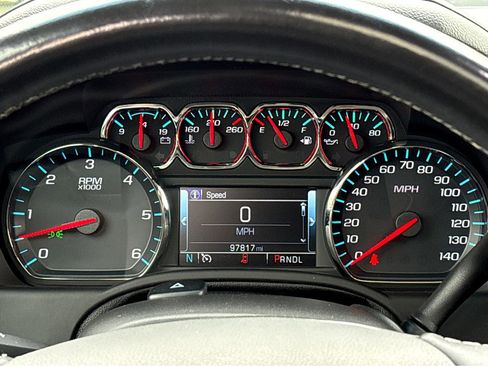 Used 2019 Chevrolet Suburban LT image 5