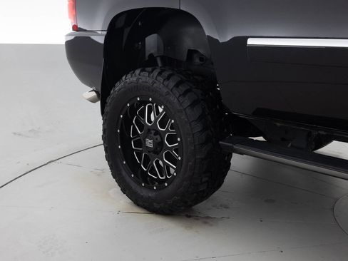 Used 2011 Chevrolet Tahoe LTZ AWD/4WD image 21
