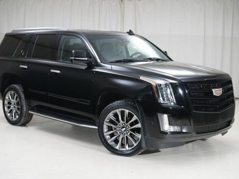 Used 2019 Cadillac Escalade Luxury w/ Escalade Sport Edition image 12