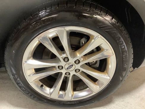 Used 2019 Ford Explorer XLT w/ Equipment Group 202A AWD/4WD image 10