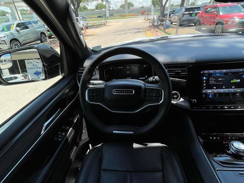 Used 2024 Jeep Wagoneer L Series II w/ Flexible Seating Group RWD image 11