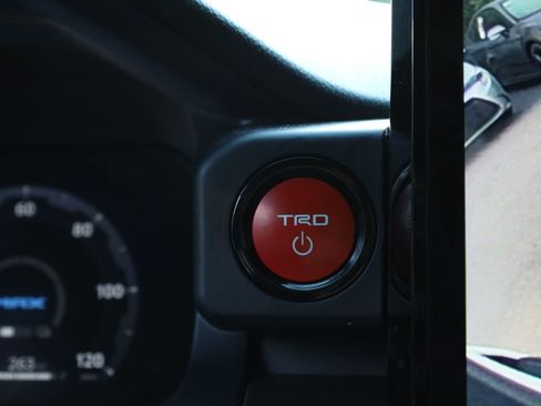 Used 2025 Toyota Tacoma TRD Off-Road image 6