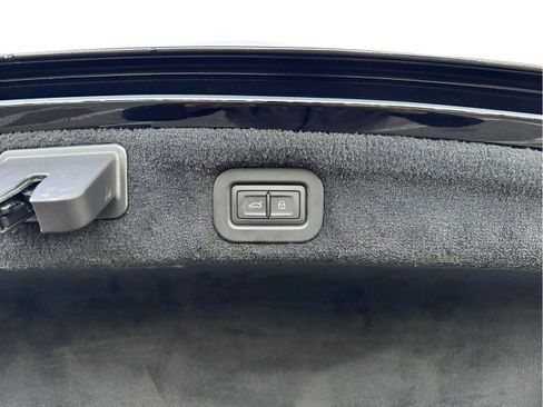 Used 2022 Bentley Flying Spur W12 image 83