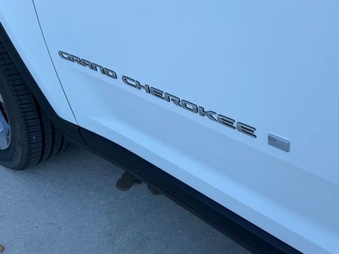 New 2026 Jeep Grand Cherokee L Limited w/ Luxury Tech Group II AWD/4WD image 31