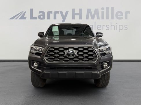Certified 2022 Toyota Tacoma TRD Off-Road AWD/4WD image 8