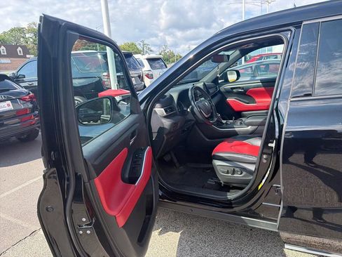 Used 2022 Toyota Highlander XSE AWD/4WD image 9