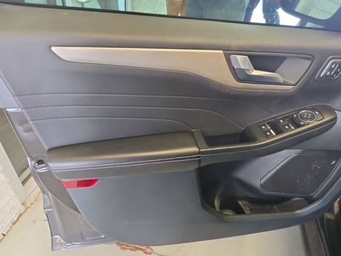 Used 2021 Ford Escape SEL w/ Technology Package FWD image 7