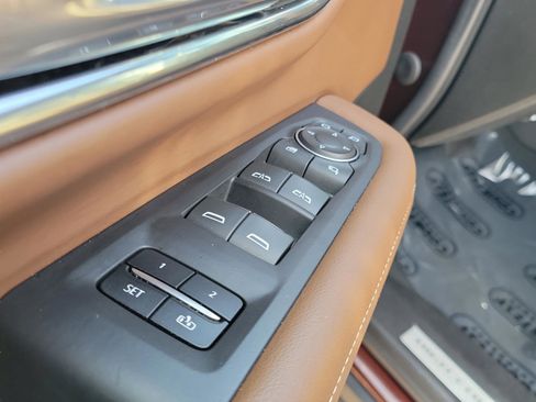 Used 2023 Chevrolet Suburban High Country image 23