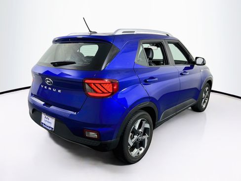 Used 2023 Hyundai Venue Limited w/ Cargo Package FWD image 5