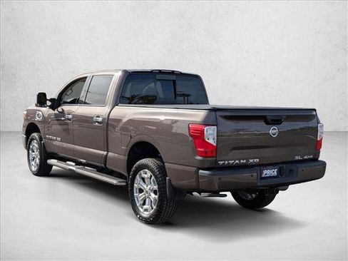Used 2017 Nissan Titan SL image 7