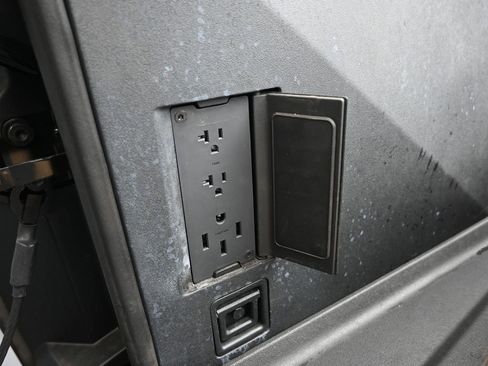 Used 2025 Tesla Cybertruck AWD Crew Cab image 11