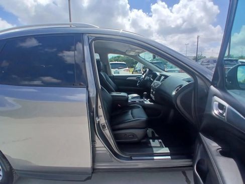 Used 2020 Nissan Pathfinder SL FWD image 17