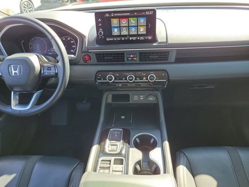 Used 2023 Honda Pilot Touring image 5