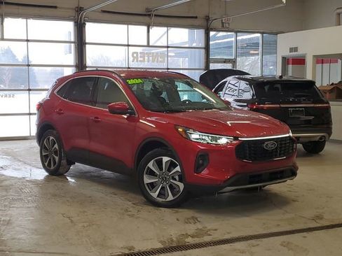 Used 2024 Ford Escape Platinum image 30