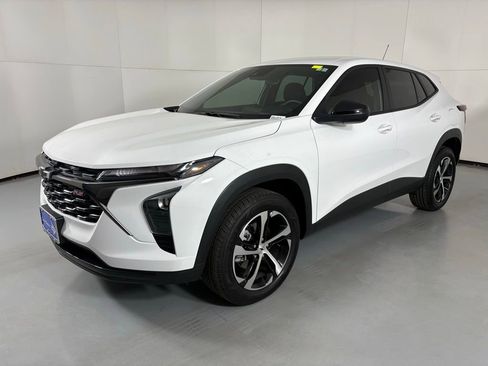 Used 2024 Chevrolet Trax RS w/ Driver Confidence Package image 4