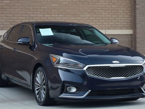 Used 2017 Kia Cadenza Premium FWD image 4