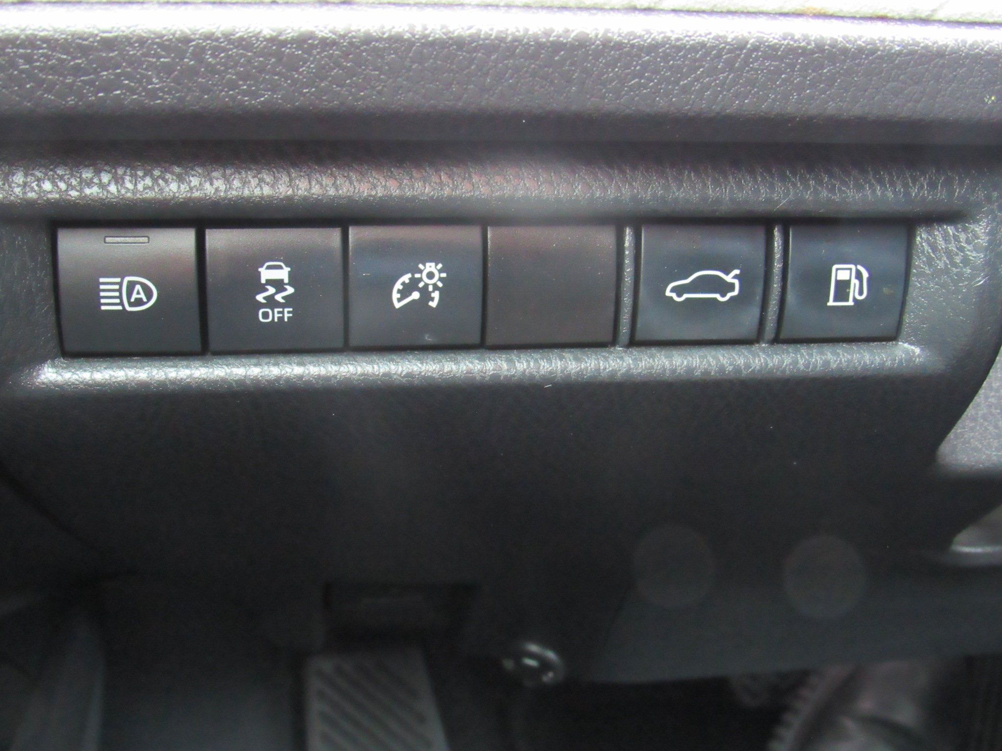 Used 2025 Toyota Camry XLE FWD image 14