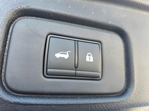 New 2026 Nissan Pathfinder SL image 9