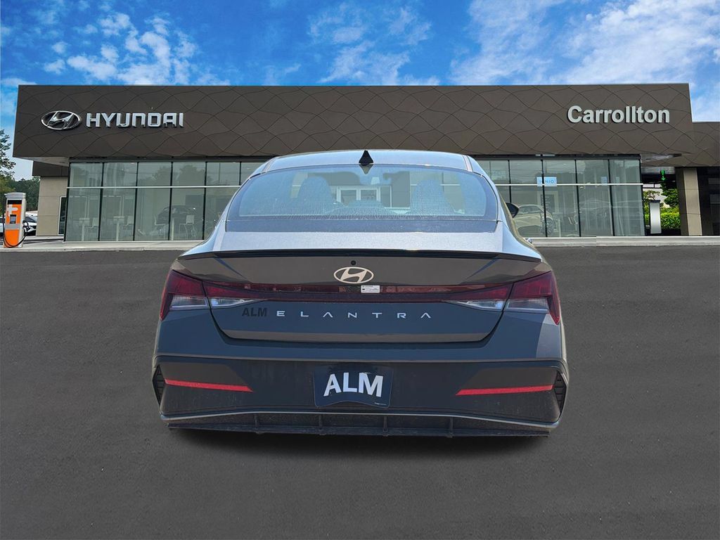 Certified 2025 Hyundai Elantra Sport FWD image 6