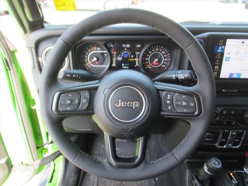 Used 2025 Jeep Gladiator Sport image 21