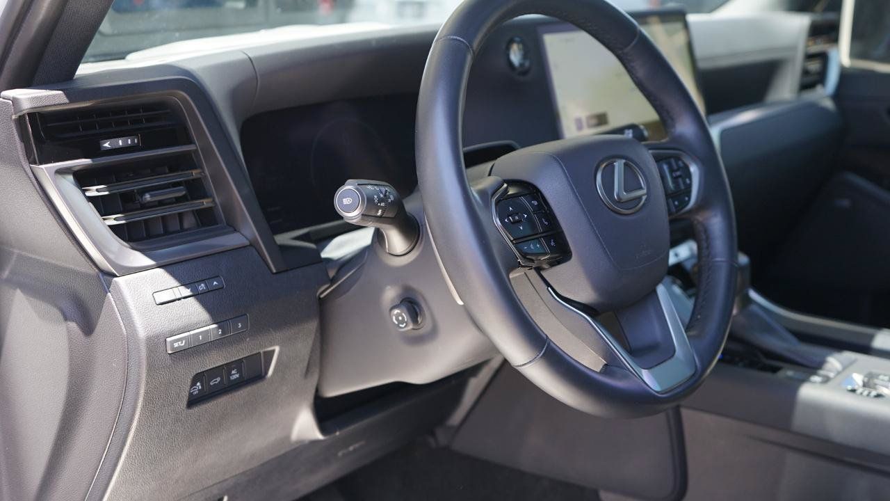 Used 2024 Lexus GX 550 w/ Cold Area Package AWD/4WD image 10