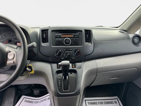 Used 2015 Nissan NV200 SV FWD image 12