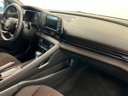 Used 2025 Hyundai Elantra Sport image 23