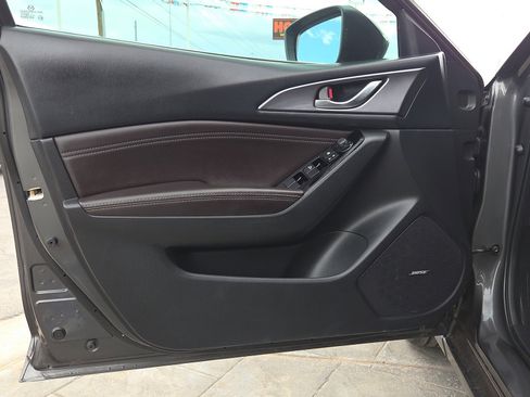 Used 2018 MAZDA MAZDA3 Grand Touring w/ Premium Equipment Package image 8